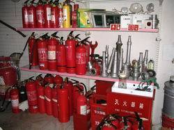广州市华宇安消防器材 专业灭火设备供应商位于广州大道南洛溪桥脚公交车站边